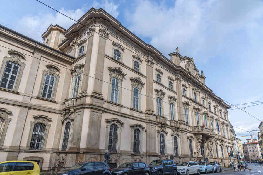 Italia - Milán 069 - palacio Litta.jpg